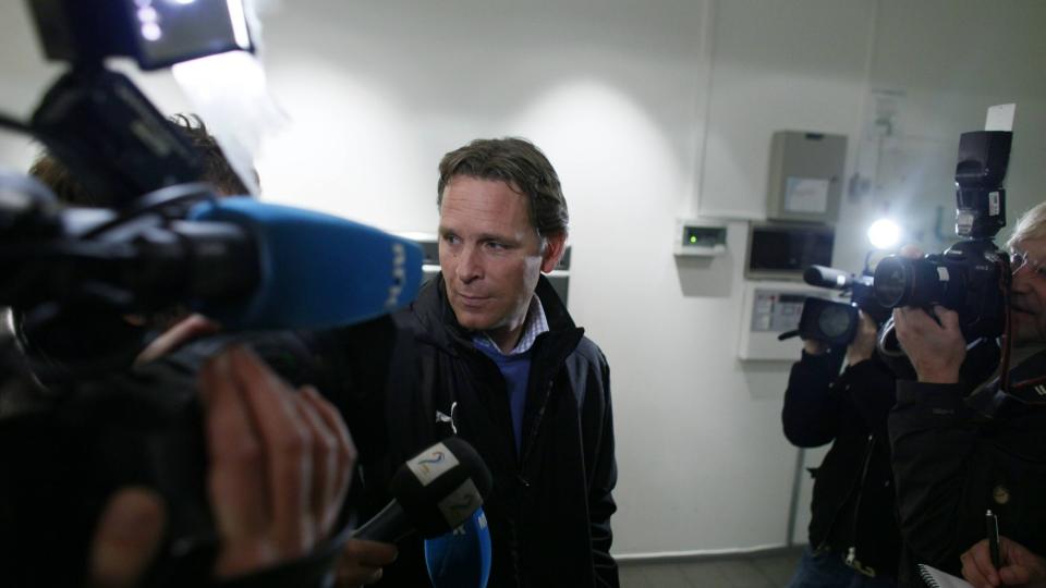 MEDLEMSM�TE I G�R: Lyn-direkt�r Erik Langerud stilte opp for medlemmer og aksjon�rer i g�r. I dag m�ter han styret. Foto: Bj�rn Langsem/Dagbladet