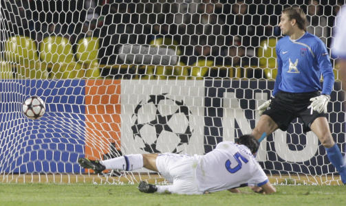 BERGET POENG: Dejan Stankovic s�rget for at Inter fikk med seg et poeng mot Rubin Kazan takket v�re Dejan Stankovic' heading etter 27 minutter.Foto: SCANPIX/AP Photo/Ivan Sekretarev