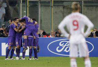 TEMMET TORRES: Fernando Torres (i forgrunnen) har feiret mange m�l i det siste. I dag m�tte spanjolen se p� at Fiorentina jublet for nettkjenning.Foto: SCANPIX/REUTERS/Tony Gentile