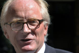 HAR TILLIT:  FNs spesialutsending til Afghanistan, Kai Eide, mener han har tillit av det internasjonale samfunnet for sin linje i det alltid urolige Afghanistan. Foto: Afp/Scanpix