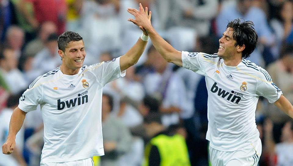�VI KAN SCORE I BLINDE�: Real Madrids sommerkj�p Cristiano Ronaldo og Kak� viste seg fra sin beste side i noen minutter mot Marseille. Det holdt til 3-0-seier. Her feirer de ett av Ronaldos to m�l. Foto: Daniel Ochoa de Olza, AP/Scanpix