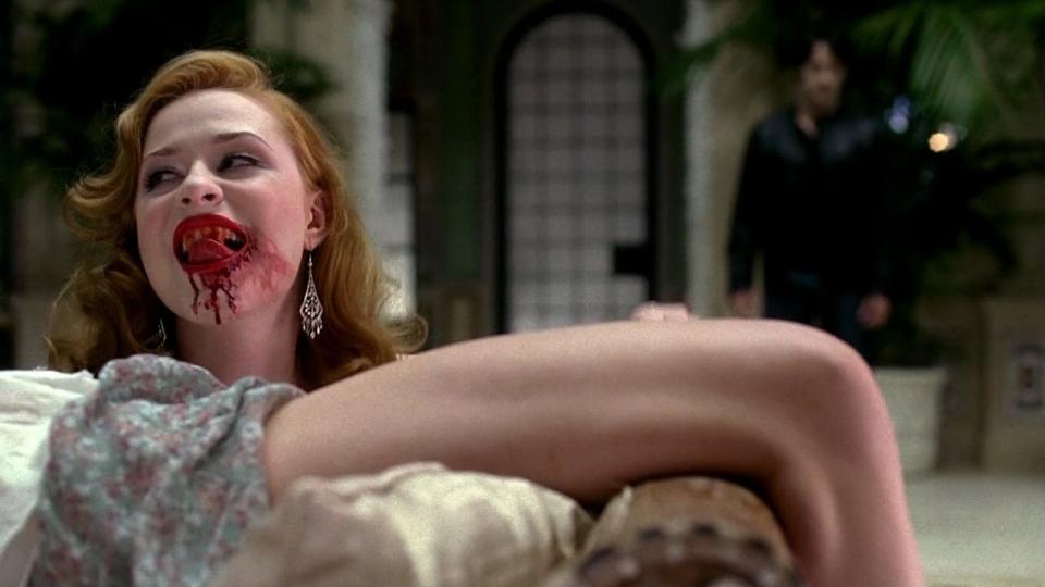 BLOD P� TANN: Mange blodt�rstige menn og kvinner i �True Blood�, med premiere p� NRK3 i kveld.