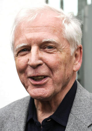 FIKK NOBELPRISEN: Den tyske forskeren Harald zur Hausen fikk som en av tre nobelprisen i medisin i 2008. Uten hans oppdagelse av at HPV-viruset kan for�rsake livmorkreft ville heller ikke vaksinen blitt utviklet. Foto: Thomas Lohnes/EPA/Scanpix