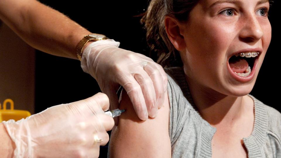 KREFTVAKSINE: Sophie Weisz fra Sydney i Australia var 14 �r gammel da hun ble injisert med Gardasil i 2006, verdens f�rste vaksine mot livmorhalskreft. Foto: Scanpix/EPA