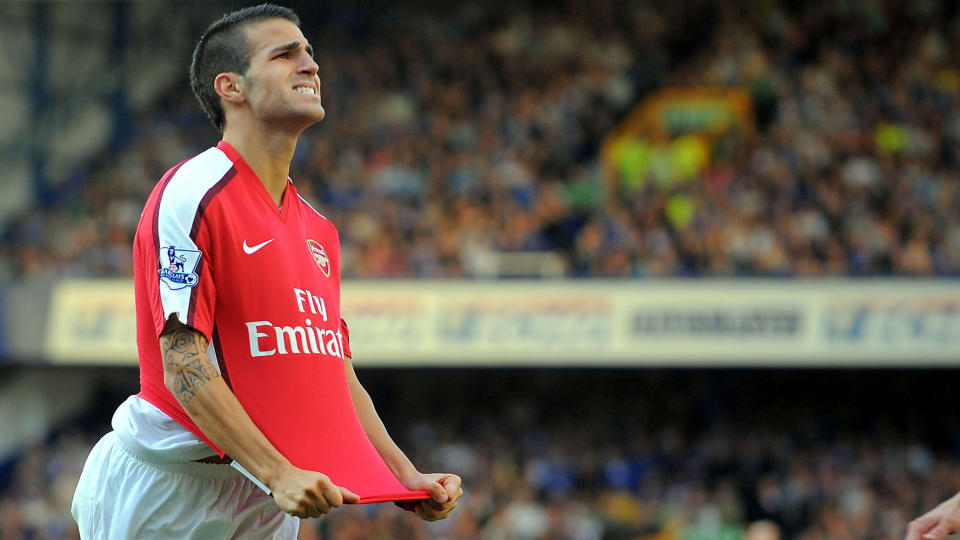 SVERGER TROSKAP TIL ARSENAL-TR�YA: Cesc Fabregas har gjentatte ganger understreket at hans lojalitet ligger hos Arsenal. Det forhindrer ikke Barcelona-eleganten Xavi fra � legge ut agn etter landsmannen. Foto: AFP PHOTO/ANDREW YATES