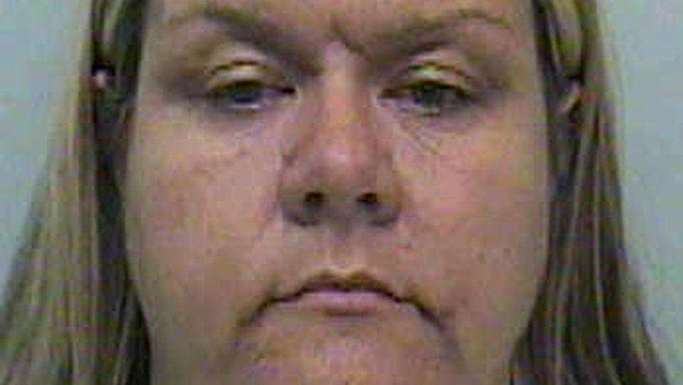 - BRUTT KONTAKTEN: Familien til Vanessa George g�r hardt ut mot sin mor og kone. George har sagt seg skyldig i overgrep mot flere sm�barn. Hun skal ha utf�rt seksuelle handlinger p� barn i barnehagen hvor hun jobbet, og tatt bilder av hendelsene. Bildene delte hun med Angela Allen og Colin Blanchard p� internett.  REUTERS/Devon and Cornwall Police/Handout (BRITAIN CRIME LAW)