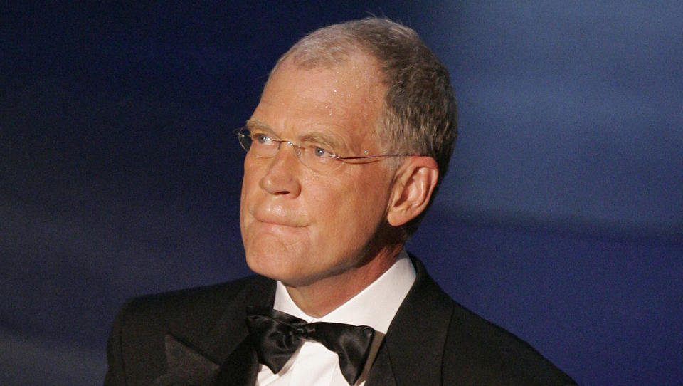 LA KORTENE P� BORDET: David Lettermans TV-publikum f�r hele bekjennelsen p� skjermen. talkshowstjerna har hatt seg med kolleger, og blitt fors�kt utpresset for 2 millioner dollar. Foto: SCANPIX/AP Photo/Mark J. Terrill