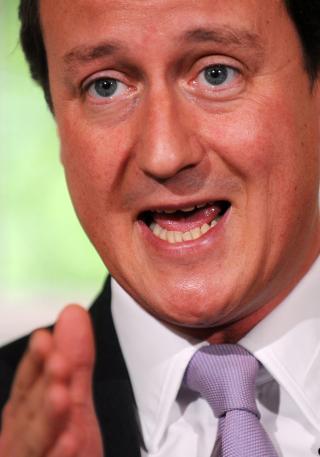 ST�TTER CAMERON: The Sun ba sine 7,8 millioner lesere om � stemme p� David Cameron og de konservative i stedet. Foto: SCANPIX