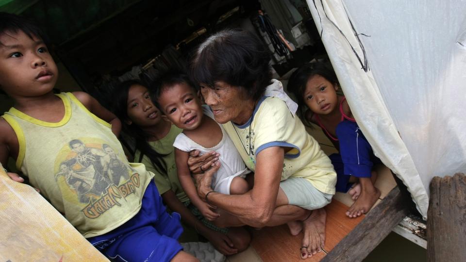 Flomofre p� Filipinene er forberedt p� det verste. Den andre tyfonen p� �tte dager ser ut til � sl� innover landet i dag.  Foto: EPA/FRANCIS R. MALASIG
