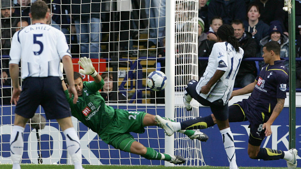 TIDLIG LEDERM�L: Ricardo Gardner scoret 1-0-m�let f�r det var spilt tre minutter p� Reebok Stadium. Foto: Tim Hales, AP/Scanpix