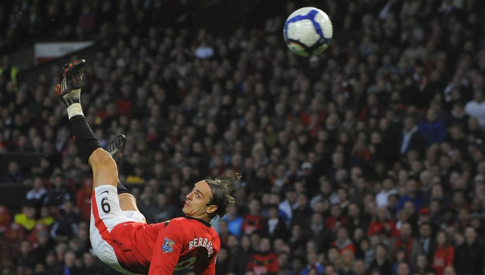 DR�MMEBRASSE: Dimitar Berbatov brassesparket inn Uniteds utligning mot Sunderland. Det hjalp ikke United til seier mot hardtkjempende Sunderland. Foto: Nigel Roddis / REUTERS.