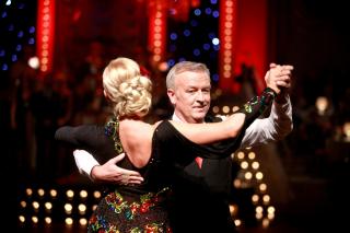 SL�TT UT AV SKADE:  Hallvard Flatland har hatt store smerter i beinet, men mener han er klar for kveldens paso doble. Foto: Eirik Urke