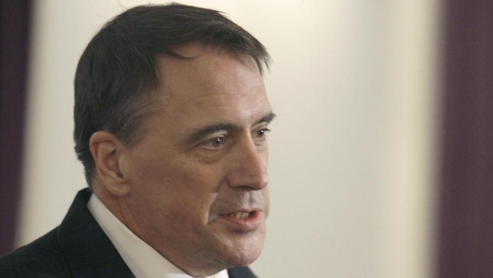 VILLE FJERNE KARZAI: Da planen ikke lyktes, lovet amerikaneren Peter Galbraith at sjefen hans, Kai Eide, skulle falle sammen med ham. Arkivfoto: Ap