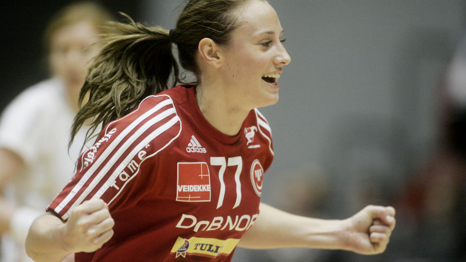TOPPSCORER: Camilla Herrem scoret elleve av By�sens 41 m�l mot rumenske Rulemntul. By�sen er enkelt klar for mesterligaspill i h�ndball. Foto: Kyrre Lien / SCANPIX