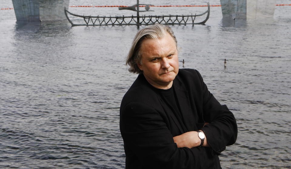 TILJUBLET: Den kritikerroste og prisbel�nte 50-�rsjubilanten Jon Fosse har f�tt en verdifull portrettbok, som ogs� er et viktig kildeskrift. Foto: Erling H�geland.