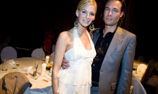 EKTEMANNEN: Kathrine og Andreas p� Fr�ken Norge-k�ringen i april i fjor. Da var hun 3,5 m�ned p� vei. Foto: SCANPIX