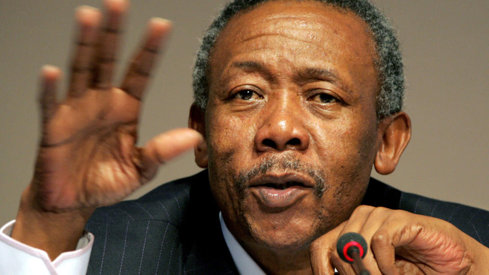 SJEF I TR�BBEL: Sjef for Interpol og S�r-Afrikas tidligere rikspolitisjef, Jackie Selebi, er tiltalt for � ha tatt imot pengegaver fra en narkotikasmugler.  Foto: AFP/ DDP/UWE MEINHOLD