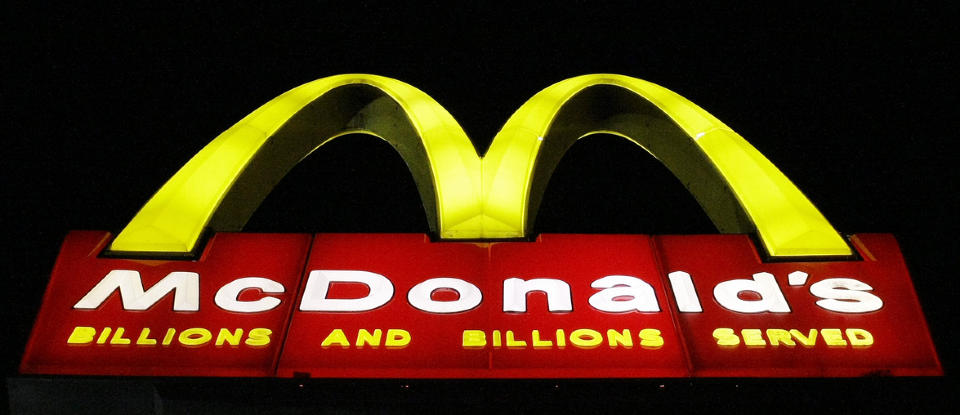FRANSK �PNING: McDonald�s erobrer stadig ny grunn. N� f�r de 8 millioner nye potensielle kunder i Louvre. Foto: Scanpix