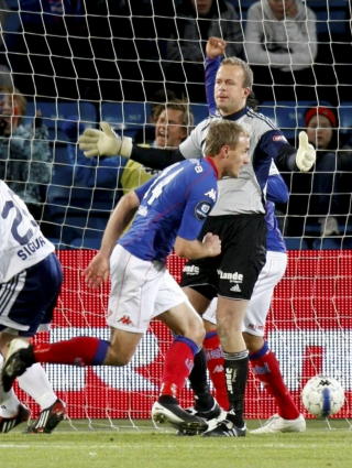 1-0: F�r Ijehs scoring hadde Bengt S�ternes gitt hjemmelaget ledelsen.
Foto: Lise �serud / SCANPIX