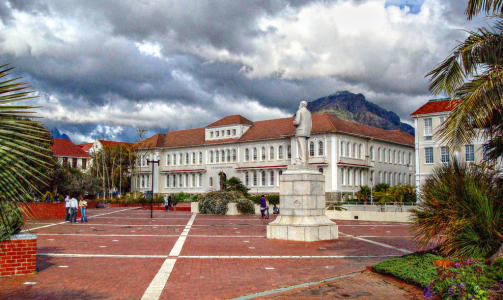 IKKE VELKOMMEN: Siden Ernst Baasland gikk av som biskop, har han tilbrakt
flere m�neder ved det s�rafrikanske universitetet
Stellenbosch �st for Cape Town. N� vil
ikke universitetet invitere ham tilbake. Dette
kan f� konsekvenser for visumtype og dermed
ogs� lengde p� oppholdet for Baasland.