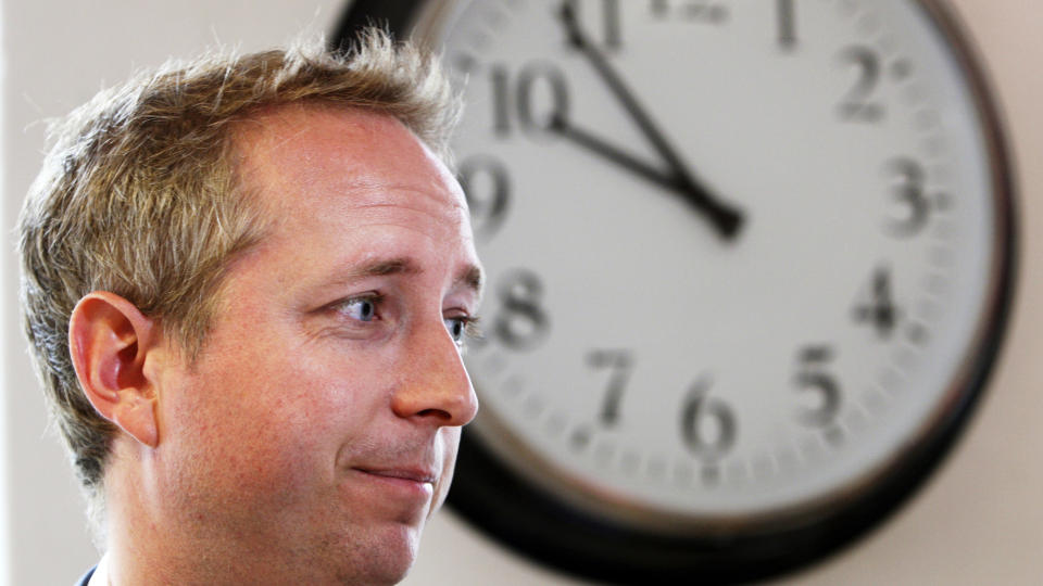 AKTIV: Skulle B�rd Vegar Solhjell ryke ut av regjeringen, skyldes det ikke manglende innsats i sosiale medier. I motsetning til mange politikerkolleger har Solhjell v�rt aktiv p� nettet ogs� etter valget. Foto: SCANPIX