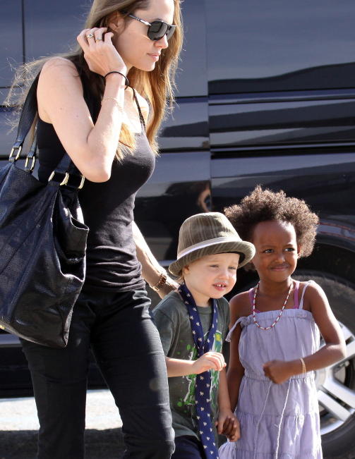 ETT �R: Bare ett �r skiller Shiloh (t.v) og Zahara. SE FLERE BILDER NEDERST P� SIDEN.