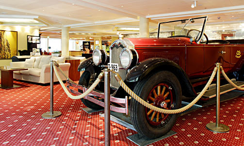 BUICK 1927: motor seks sylindre, 70 hp, Eier Karl Mjelva. Produsert i Canada, bilen kj�pt til Geiranger i 1929. Avslutter karreieren som melkebil. Kj�rte melkespann fra setrene og ned til Geirange om sommeren, Bile ble solgt til Danmark i 1969. Kj�pt tilbake i 1993.