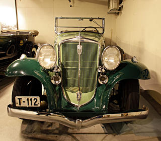 STUDEBAKER PRESIDENT: �rsmodel: 1932 Motor: 8 sylinder, rekke 120hp 
Bilen er meget sjelden og i f�lge Studebaker Club of America, den eneste gjenv�rende i verden av denne modell som fortsatt g�r.