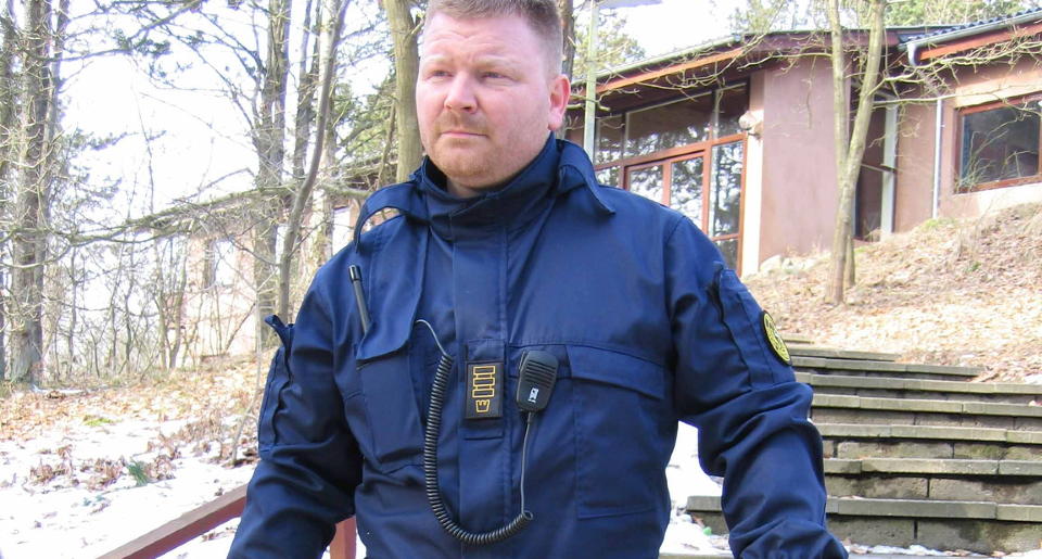 FORTELLER SIN VERSJON: Leder for sikkerhetsselskapet Special Intervention Group (SIG) Torgeir Friksen gj�r rede for sitt forhold til de to drapsd�mte nordmennene i Kongo i et �pent leserbrev. Foto: TV2