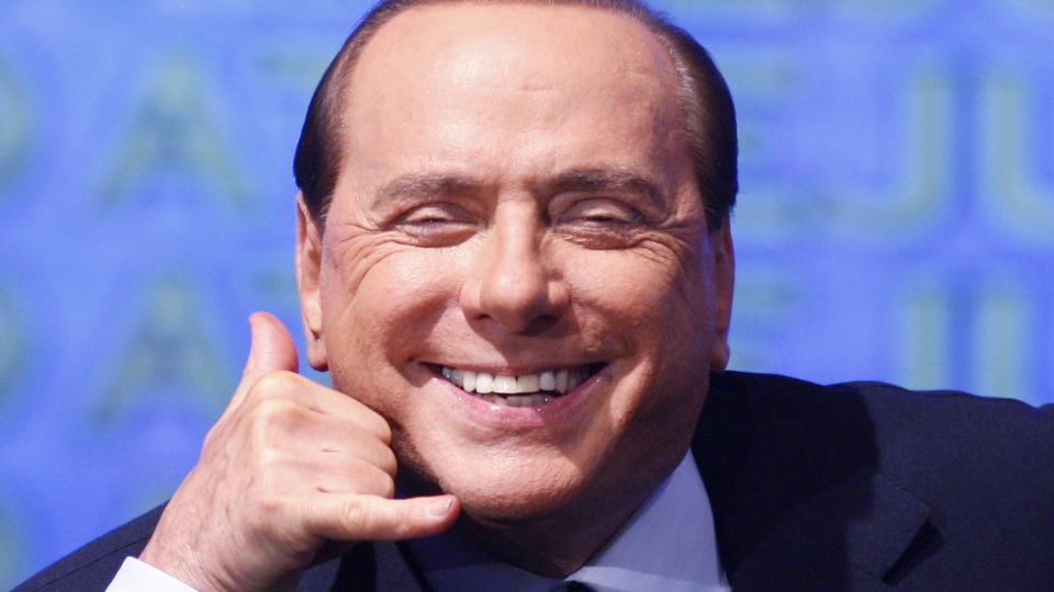 KAN BETY FLERE RETTSSAKER: Det har stormet rundt Italias statsminister Silvio Berlusconi de siste m�nedene. En lovendring kan f�re til at 72-�ringen blir n�dt til � svare for flere av de alvorlige anklagene, selv om han sitter som landets overhode. Foto: REUTERS/SCANPIX