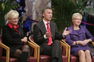 UTSETTER: Allerede n� er det p� det rene at regjeringen har utsatt et av de vanskeligste punktene, nemlig oljeboring utenfor Lofoten og Vester�len. Foto: SCANPIX