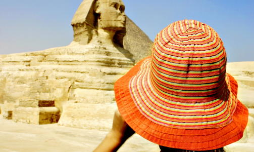FERIEFAVORITT NUMMER 3: Mange kombinerer en ukes badeferie i Egypt med en uke for � bes�ke landets mange kulturskatter, her sfinksen i Giza utenfor Kairo. Foto: Kirsten M. Buzzi