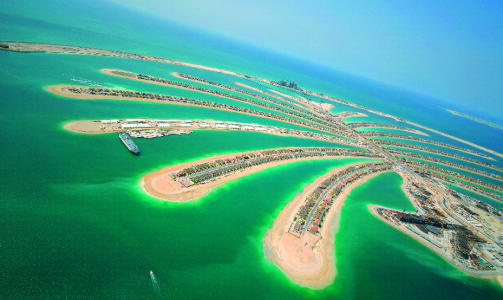 DUBAI: Verdens st�rste samling av kunstige �yer, verdens st�rste forn�yelsespark, verdens st�rste kunstige slal�mbakke er noe av det emiratet ved Persiabukta er kjent for.