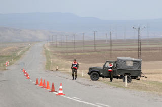 BEVOKTET AV TYRKISKE SOLDATER: Dette er ved grensen i Kars. Foto: AFP/MUSTAFA OZER