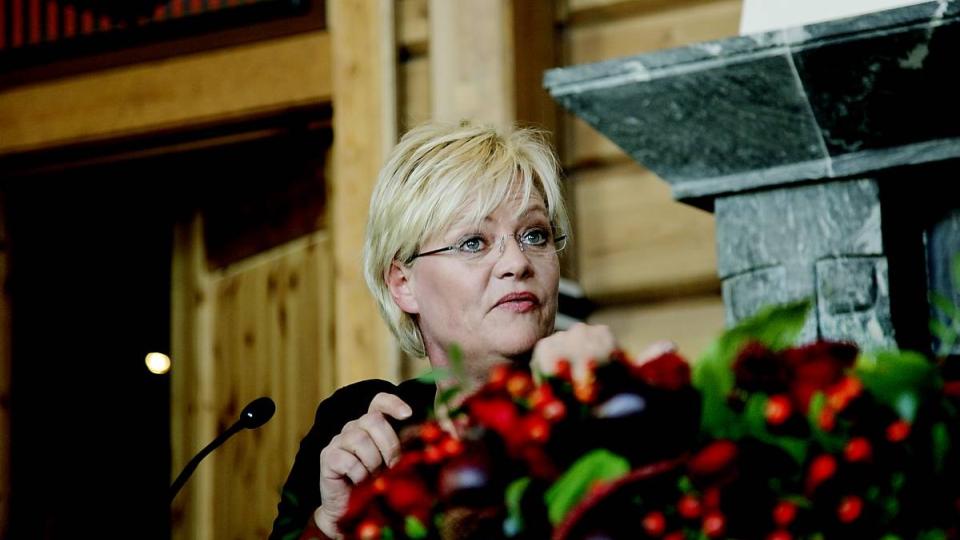 UENIG SV-leder biter i seg skuffelsen over regjeringens nye innvandringsl�fter. Partiet valgte � ikke ta dissens f�r presentasjonen p� Soria Moria i ettermiddag. FOTO:JACQUES HVISTENDAHL