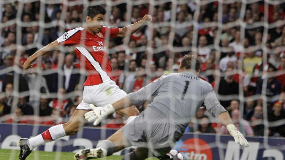 D�MT, S� FRIKJENT: Uefa siktet Arsenals Eduardo for filming etter denne hendelsen, f�r han s� fikk gjennomslag for sin anke. Foto: AP/Alastair Grant