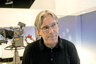 FLEIPET: Davy Wathne lurte p� om ikke avtroppende fotballkommentator Nils Johan Semb kunne ta med seg noen �rsverk n�r han blir toppfotballsjef. Foto: Oddmund Lunde.