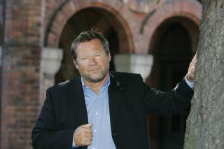 BRETTER OPP ERMENE: - Vi lage mer for mindre ressurser, konstaterer Jan �yvind Helgesen i �God Morgen Norge�. Foto: TV 2