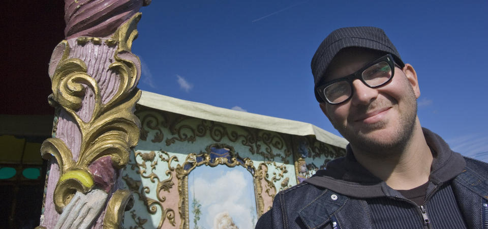 SL�R HARDT TILBAKE: Forfatteren Cory Doctorow er en av redakt�rene av bloggen Boing Boing. Han nekter � etterkomme Ralph Laurens krav om � fjerne et bilde av modellen Flippa Hamilton (se under). Foto: SCANPIX/AP Photo/Peter Dejong