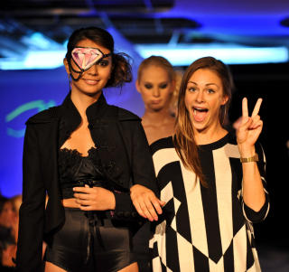 TERNINGKAST SEKS: Jenny Skavlans kolleksjon har f�tt gode kritikker etter lanseringa p� Oslo Fashion Fair. Foto: STELLA PICTURES