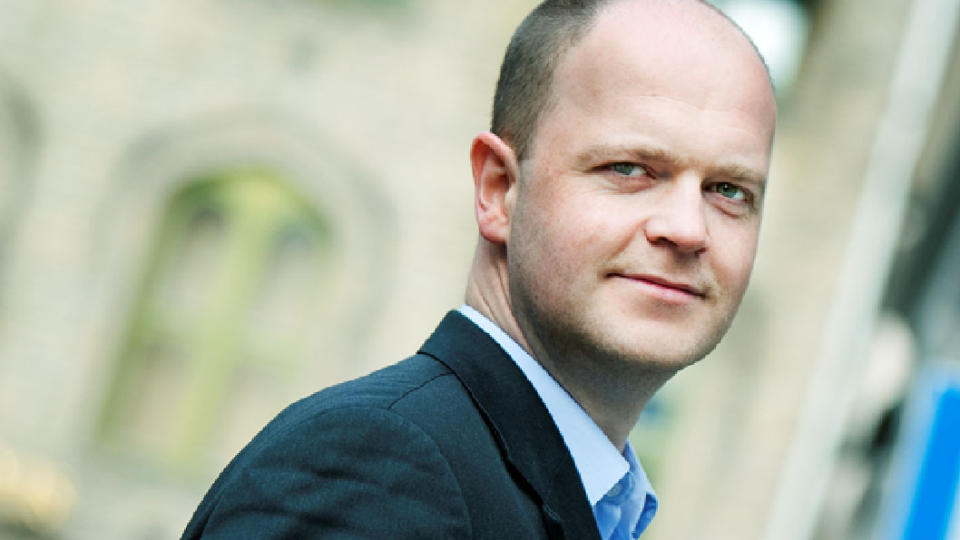 SVARER DEG: Advokatfullmektig Rolf Lothe. Foto: Bo Mathisen