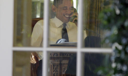 GLAD: Barack Obama snakket med blant andre statsminister Jens Stoltenberg f�r han m�tte pressen utenfor Det hvite hus. Foto: Scanpix