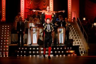  EN SKIKKELIG MATADOR:  Jan Thomas M�rch Husby l�ftet gravide Gyda igjen. Foto: Eirik Urke