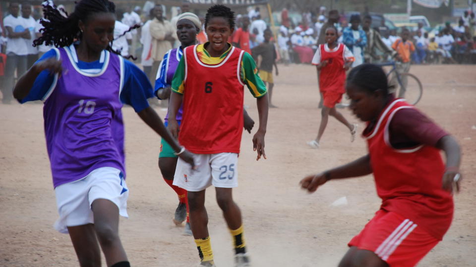FOR BILLIG I DRIFT: Hawa N. Konde kom til AS Mande i Mali som proffspiller for litt over prisen av en moped. Her er det unikt fotballtalent � investere i for mer ressurssterke klubber. Foto: Bj�rn O. Evju