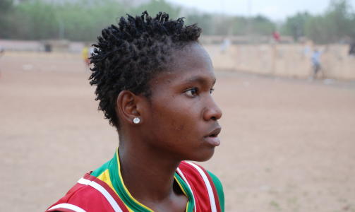 TALENT: Denne 17-�ringen er den beste jentespilleren jeg har sett p� noen bane. Men det er langt fra Mali til de beste kvinnelagene. Foto: Bj�rn O. Evju