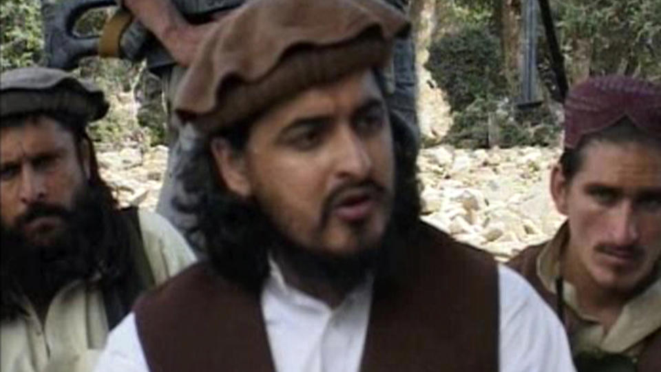 TALIBAN: Taliban-lederen Hakimullah Mehsud sier til AP at dersom h�ren ikke stanser sin offensiv i S�r-Waziristan vil han gj�re om Pakistan til et nytt Afghanistan eller Irak. REUTERS/Reuters TV