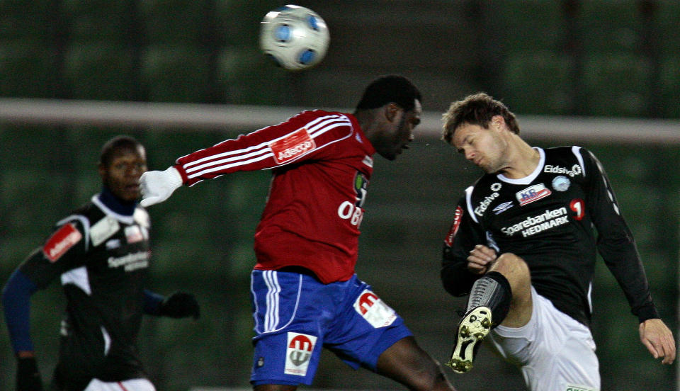 DELTE POENGENE: Kongsvinger kjemper om opprykk til tippeligaen, mens Skeid allerede er klare for nedrykk til 2. divisjon. Men tirsdag kveld ble det ett poeng hver til Kai Olav Ryen og Oluwasegu Abiodun. Foto: Arnt E. Folvik
