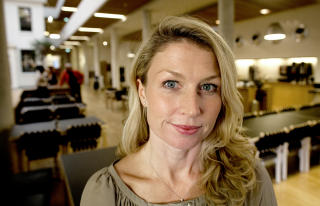 PRISVINNER: Helle Aarnes ble i fjor tildelt Den store journalistprisen for artikkelserien �Tyskerjentene�, som i sin tur har dannet grunnlag for boka med samme navn.