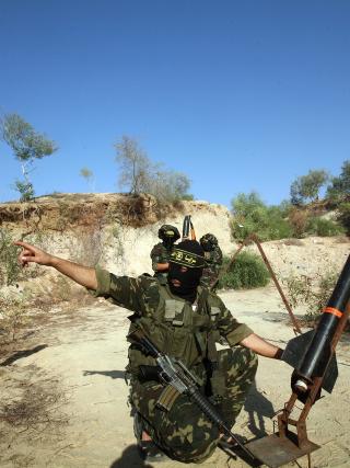 FORTSATT UROLIG: Militante palestinere i aksjon i Gaza i oktober. Foto: EPA/ALI ALI/Scanpix