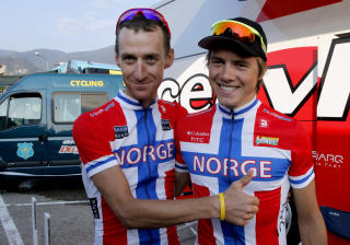 NORSKE H�P: Kurt Asle Arvesen og Edvald Boasson Hagen skal neste �r sykle sammen i Team Sky. Foto: B�rd Id�s / SCANPIX